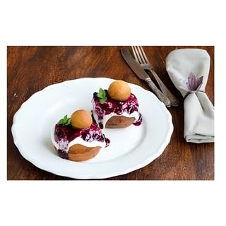 Papanași cu gem și sos vanilie