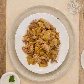 63. Свинско с пресни картофи (800гр)