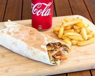 2 Kebab Arab + 2Cartofi Pai + 2 Băuturi răcoritoare la alegere