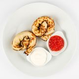 Palačinke s crvenim kavijarom lososa