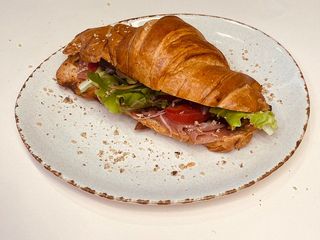 З хамоном і медово-гірчичним соусом 