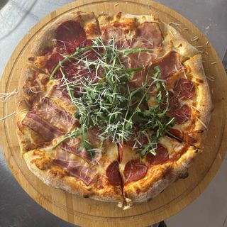 პიცა 4 ხორცით