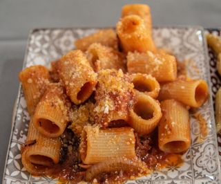Mezze maniche all'amatriciana