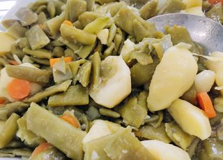 Vainas con patatas y zanahoria