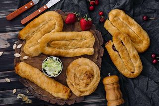 Placinta cu brinza, sunca si cascaval, spanac forma u %