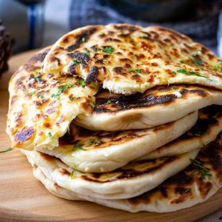 Garlic Cheese Naan 