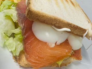 Sandwich de salmón 