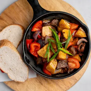 Мясо с овощами на сковороде (370 гр.)