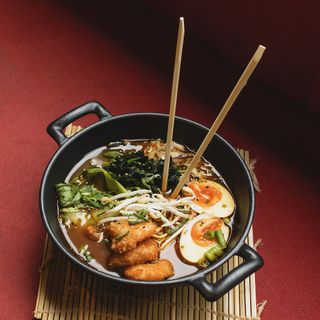 Ramen de langostinos crujientes