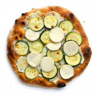 Pizza scamorza e zucchine