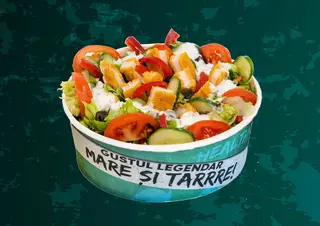 Salată șnițel pui