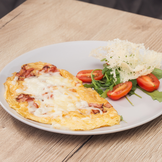 OMLETA CU SUNCA SI CASCAVAL 