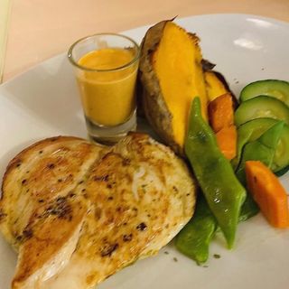 Peito de Frango com molho suave de caril