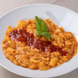Pasta, patate e provola al ragù