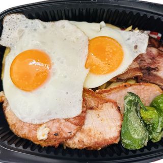 Lomo, Bacon, Patatas, Huevo y Pimientos