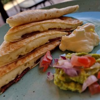 Quesadilla Tinga (4 Pzs.)
