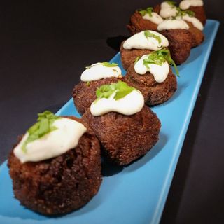 Croquetas de calamar con salsa alioli 