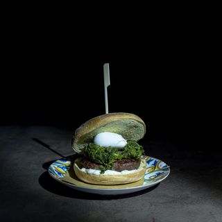Hamburger 200 g, mozzarella di bufala, cime di rapa, maionese