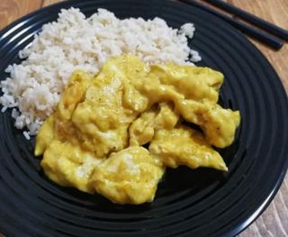 Riso con pollo e curry