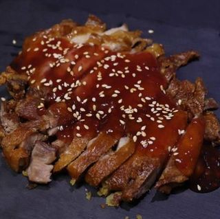 E25. Pato Con Salsa De Ajo