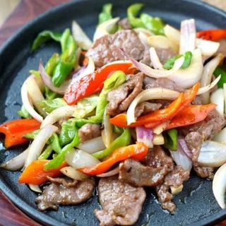 Ternera Con Cebollas