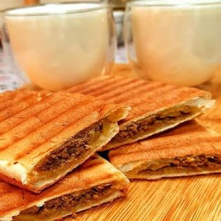 Сандвич с шиш кебап с телешко