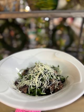 Салат "Соте" с рукколой и телятиной (150 гр.)