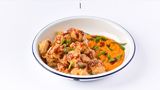 Хрустящее куриное филе с овощным пюре и пикантным соусом