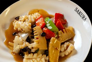 Calamar Salteado Con Salsa Douchi