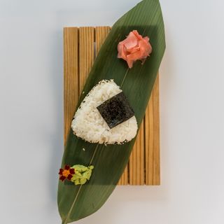 Onigiri pasta z tuńczyka