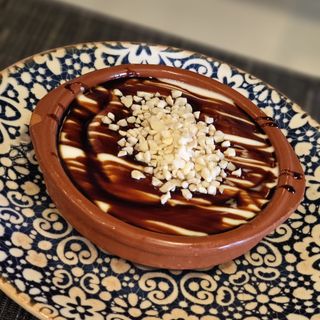 Yogur griego con miel de caña y almendras 