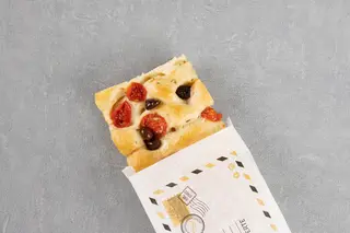 Mezza teglia di focaccia con pomodorini  - 6 pezzi