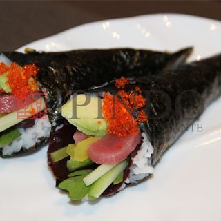 Maguro temaki (2 uds.)