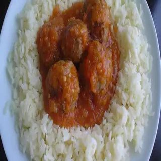 Ración De Albóndigas Con Arroz