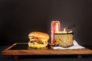 Premium Papi caliente combo Burger + pomfrit + piće -NOVO