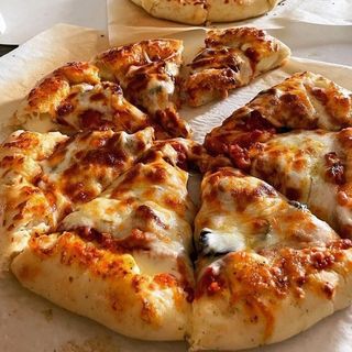 Small Pizza La Bolognesa