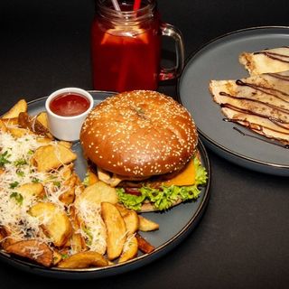 Burger + Cartofi + Limonada sau Clatite