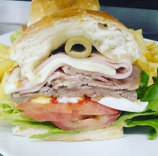 Chivito Al Pan De Solomillo con patatas 