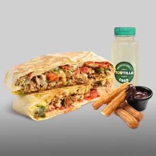 Crunchwrap piletina + limunada + Churros