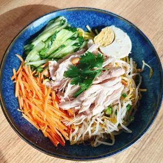 Spaghetti freddi con pollo e verdure