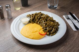 Păstăi sote cu mămăliguță și usturoi - D