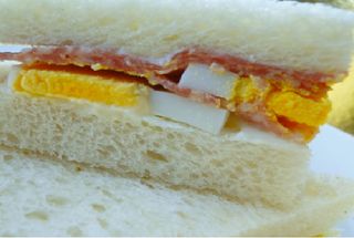 Tramezzino con cotto e uovo