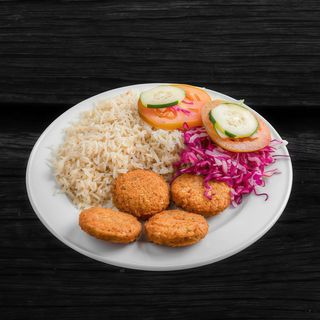 Falafel Con Arroz Y Ensalada