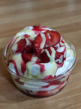 Coppa al limone e fragole