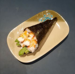 Temaki Gamba y aguacate  (1 Pieza)