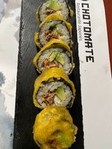 117Futomaki Frito salmón aguacate y langostino