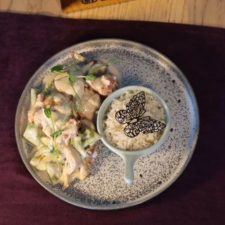 Куриное филе под сливочным соусом