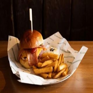 Hamburguesa de queso y bacon