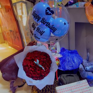 Red Handbouquet With Balloon of 5batches of 20 stems 