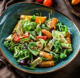 Salata cu portocale si branza de capra prajita